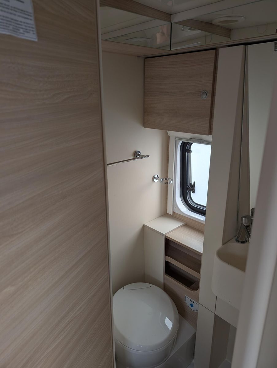 Fahrzeugabbildung Eura Mobil Van V 595 HB Markise, Automatik, Fahrassistenzp.