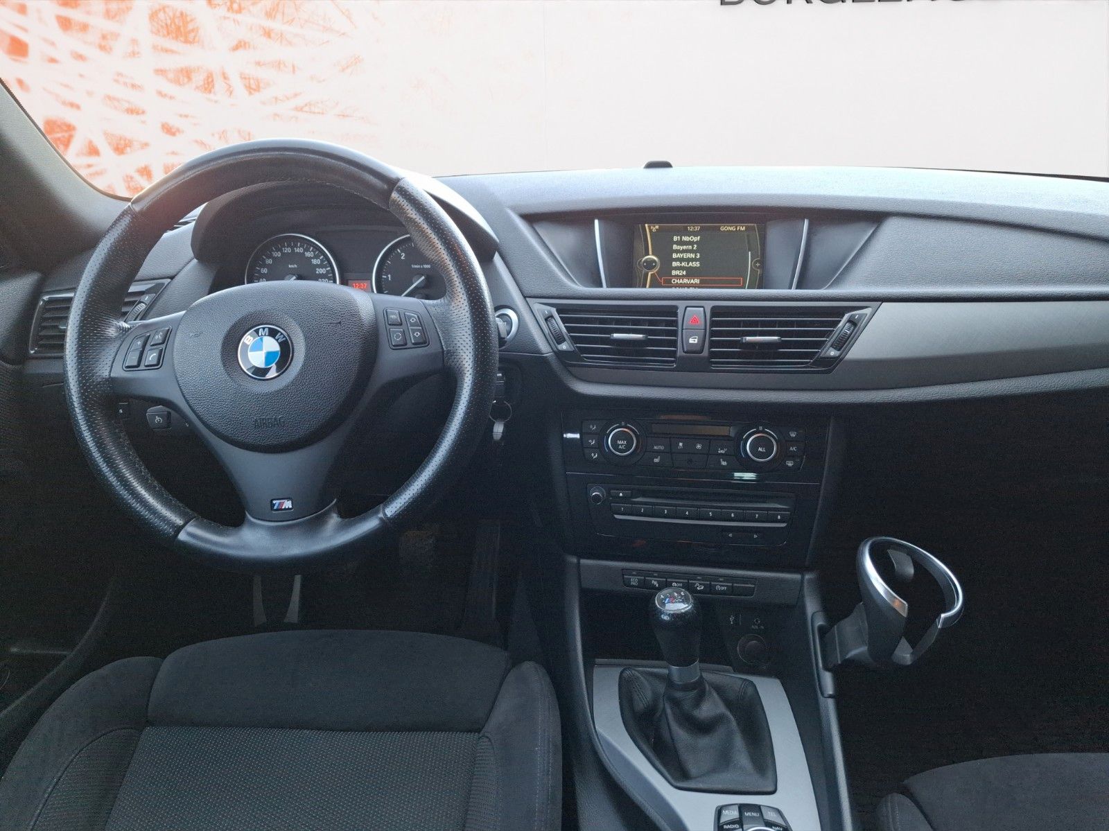 Fahrzeugabbildung BMW X1 18d xDrive ! M-Paket ! AHK !