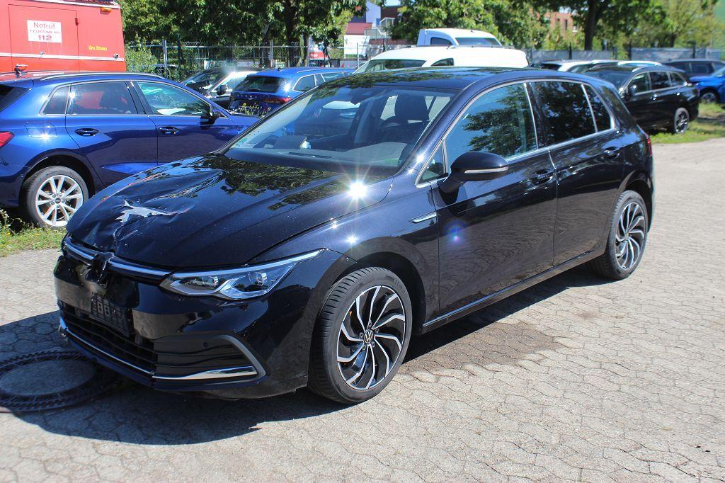 Volkswagen Golf VIII 1.5 eTSI DSG Style ACC LED