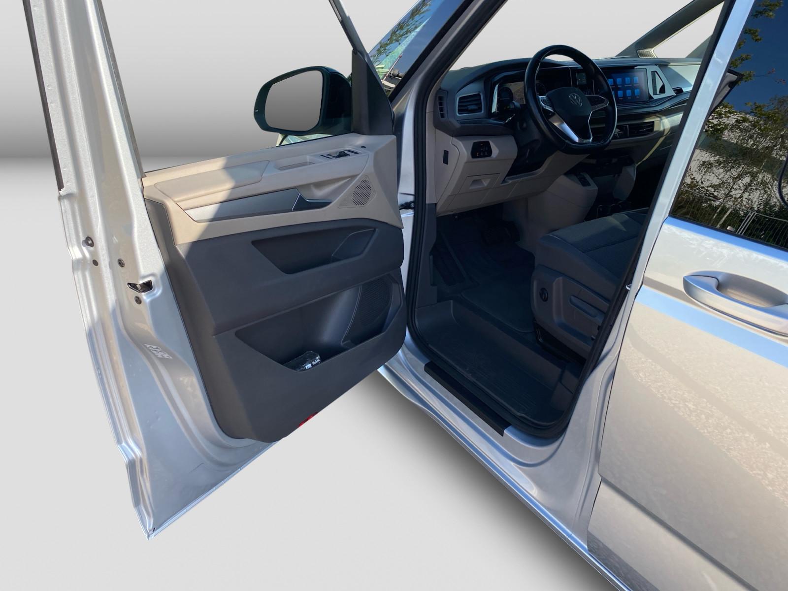 Volkswagen Multivan 2.0TDI DSG Virtual CAM ACC Ausparkassis