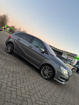 Mercedes-Benz 250e/MB-Garantie/City-Car/PDC/Navi/Garagenauto - Mercedes-Benz B Electric Drive von privat