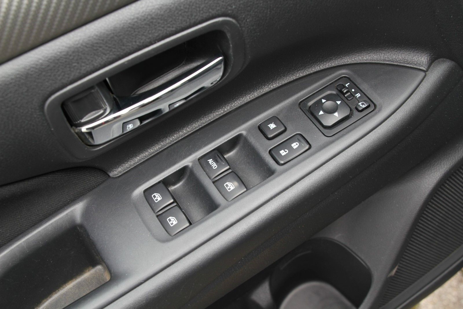 Fahrzeugabbildung Mitsubishi Outlander SUV-Star 2WD