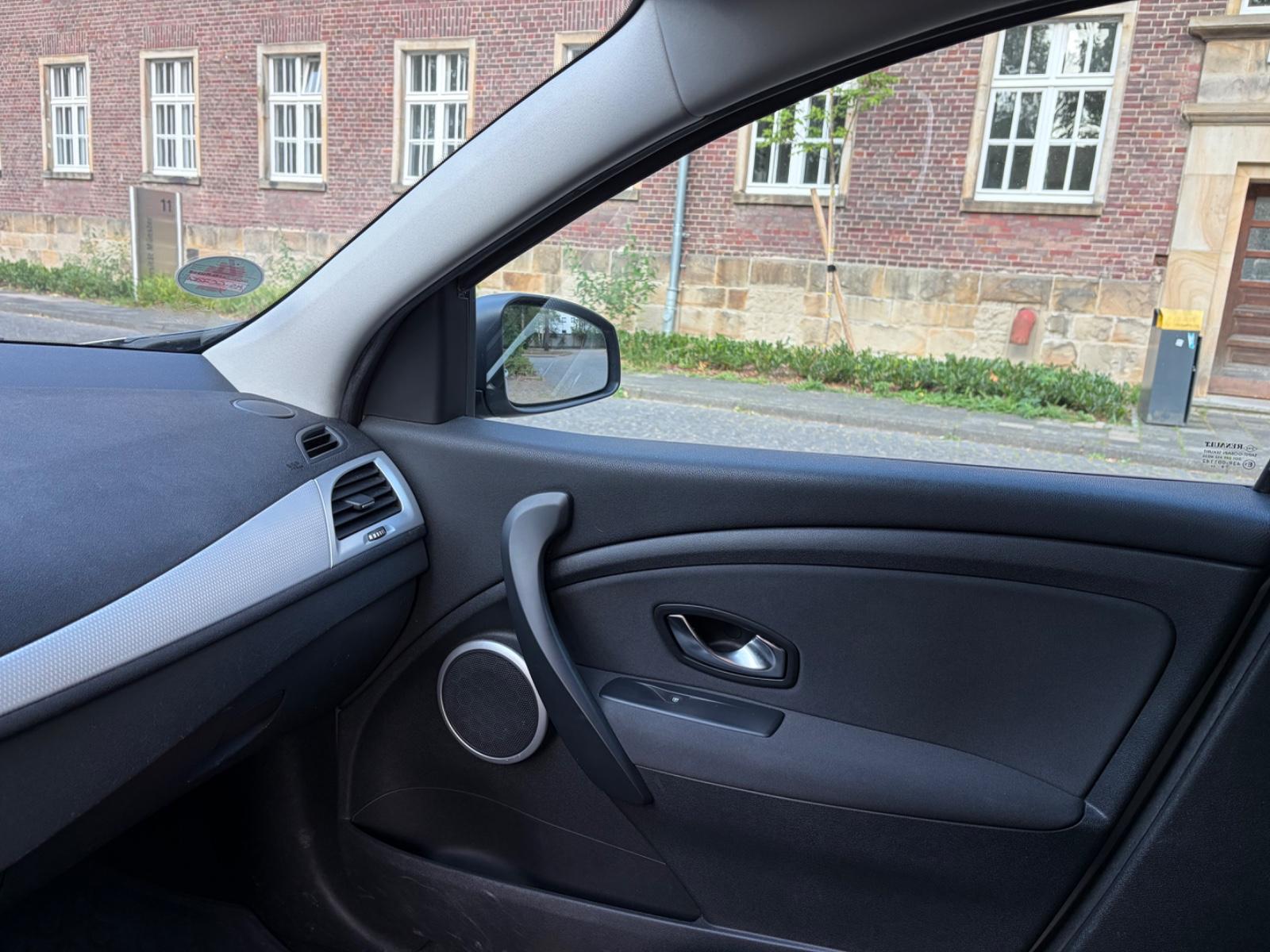 Renault Megane 2009 — photo 12