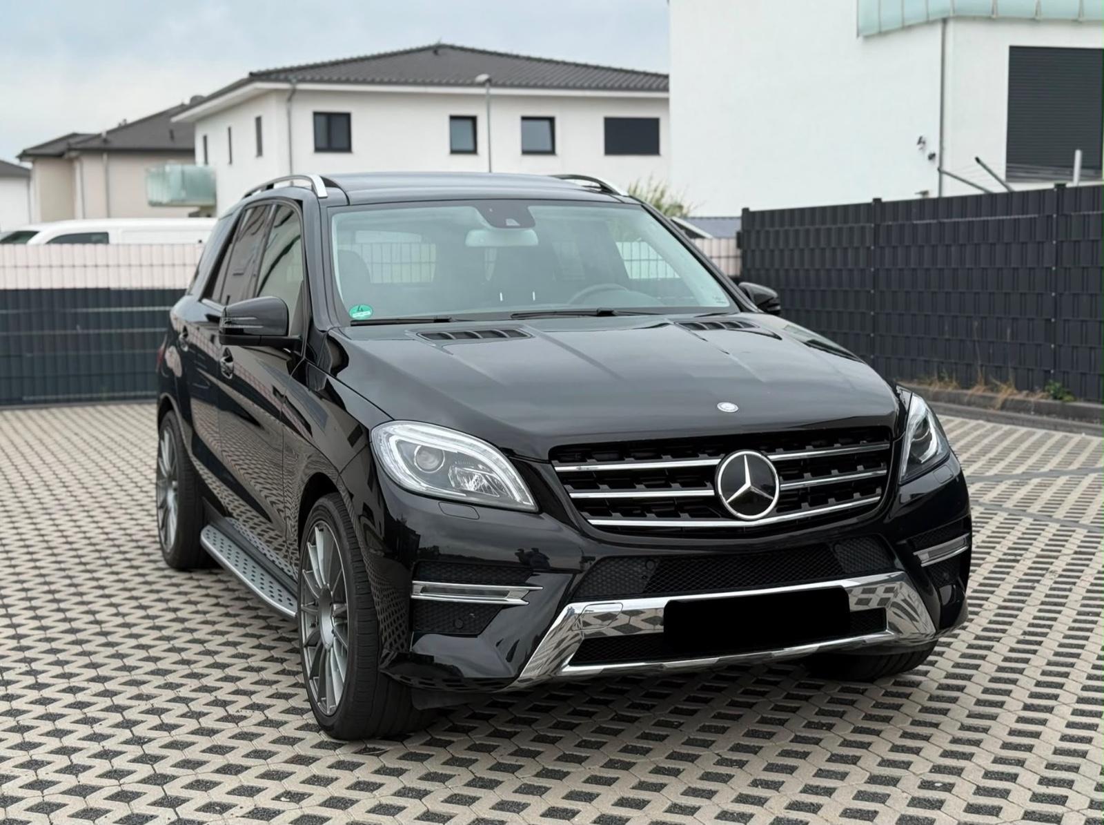 Mercedes-Benz ML 350 BlueTEC 4MATIC AMG-Sportpaket-Pano-AHK