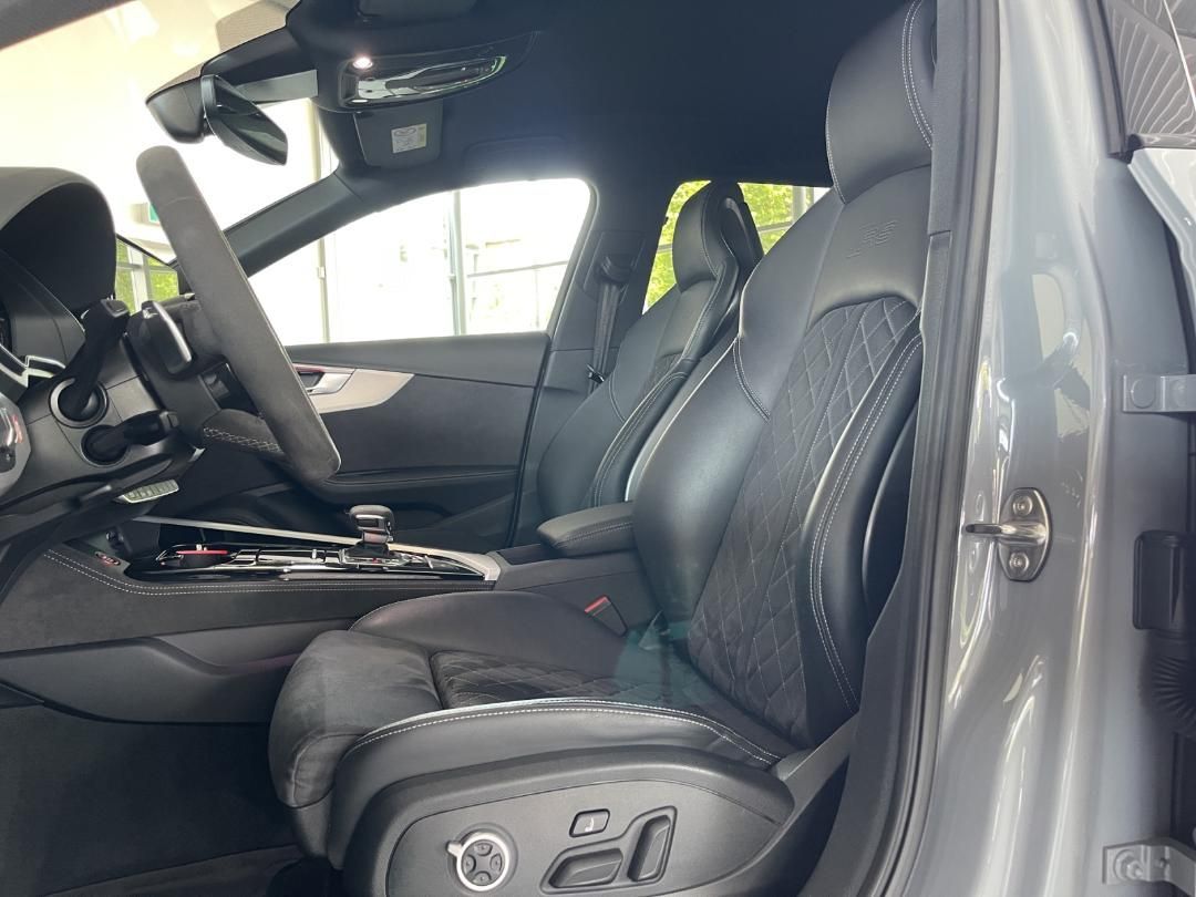 Fahrzeugabbildung Audi RS 4 Avant 2.9 quattro TFSI RS-AGA, MATRIX, Navi