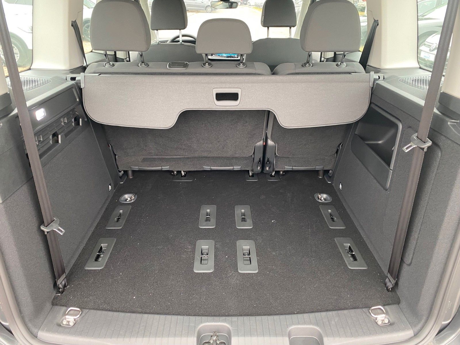 Fahrzeugabbildung Volkswagen Caddy 2.0 TDI DSG Kombi+App+KAMERA+PDC+TEMPOMAT+