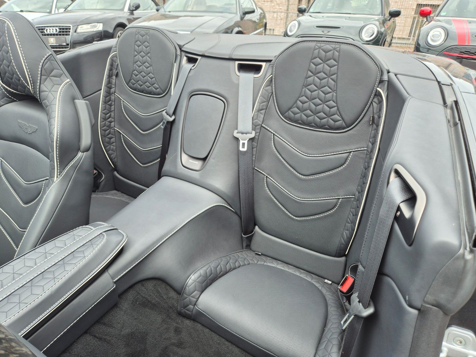 Fahrzeugabbildung Aston Martin DBS 5.2 V12 Volante/Werksgarantie 09/27/1A