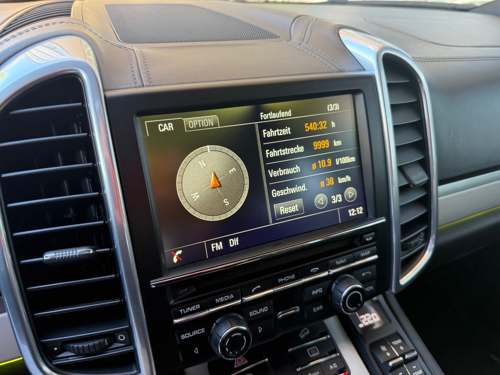 Fahrzeugabbildung Porsche Cayenne /LED/S-DACH/21"ALU/NAVI/LEDER/KAMERA