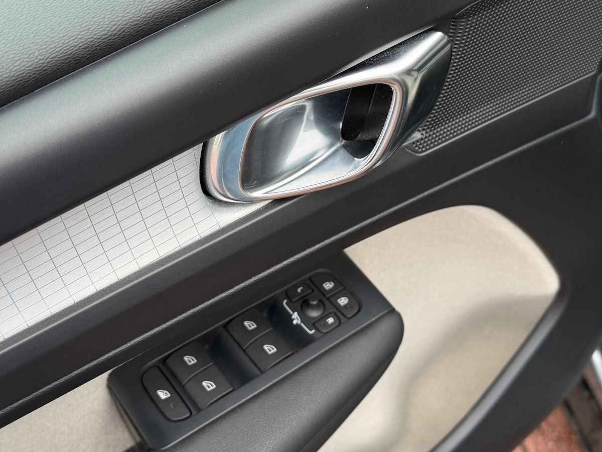 Fahrzeugabbildung Volvo XC40 T4 Momentum AWD *Nav*Totwinkel*AHK*LED*360°