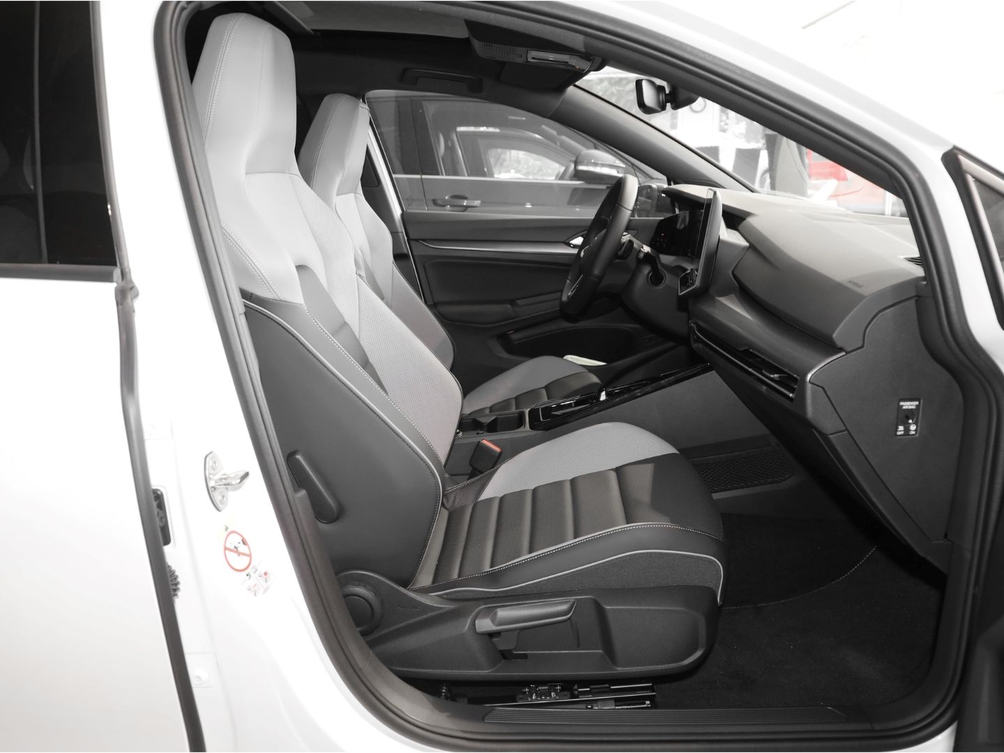 Volkswagen Golf VIII GTE eHybrid LEDER DCC AHK PANORAMA 5J. imagem 3