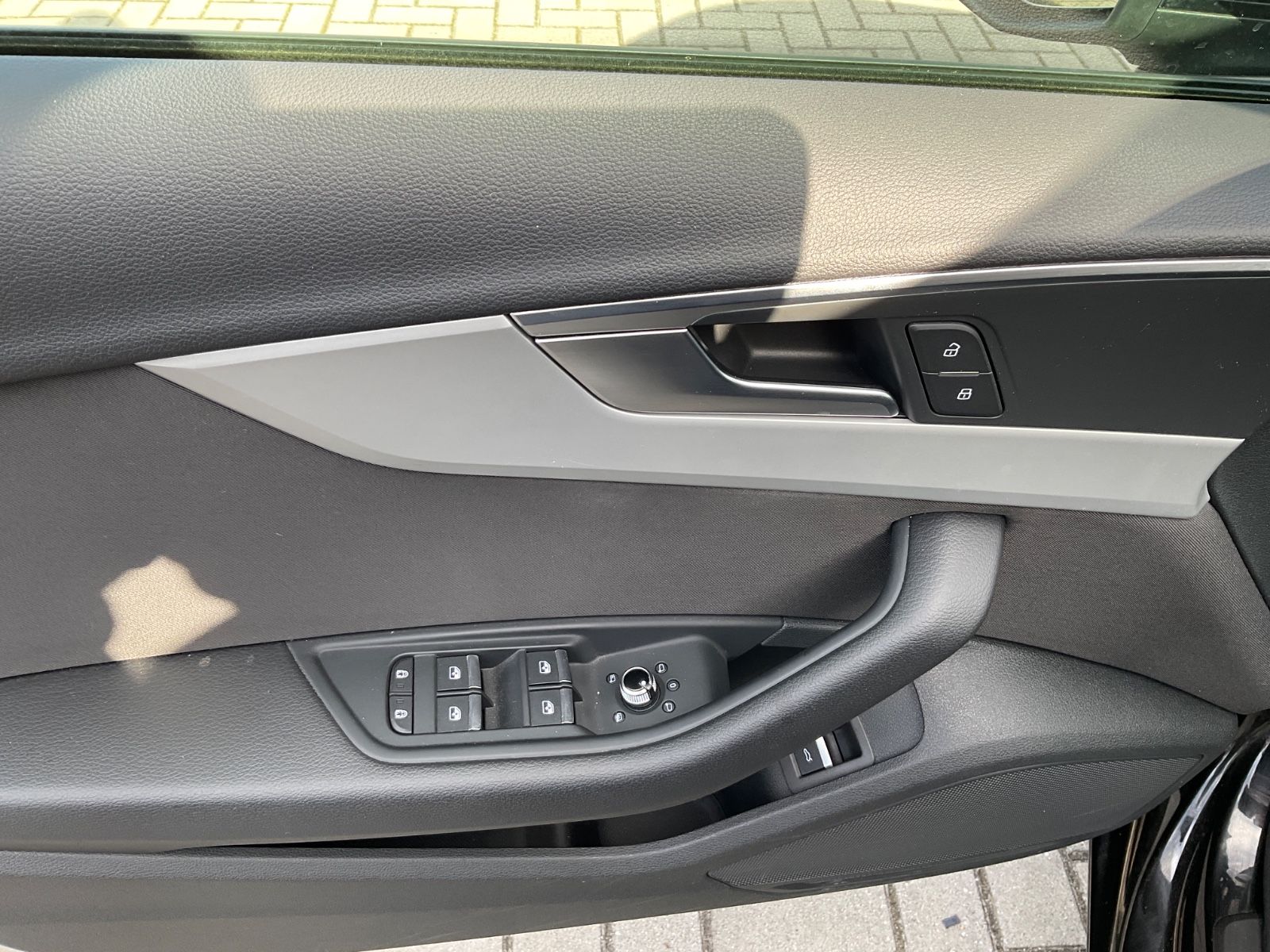 Fahrzeugabbildung Audi A4 35 TDI S tronic Avant,Kamera,Navi,AHK,LED,