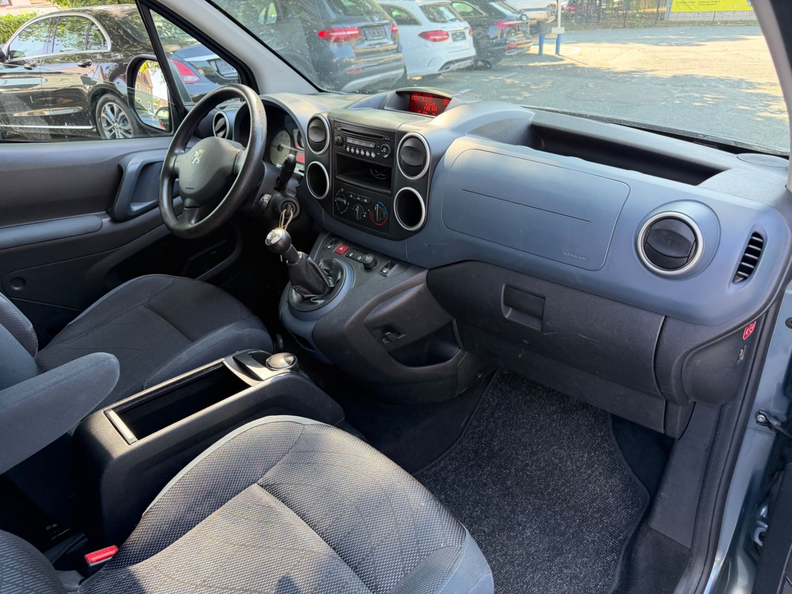 Fahrzeugabbildung Peugeot Partner Tepee Family