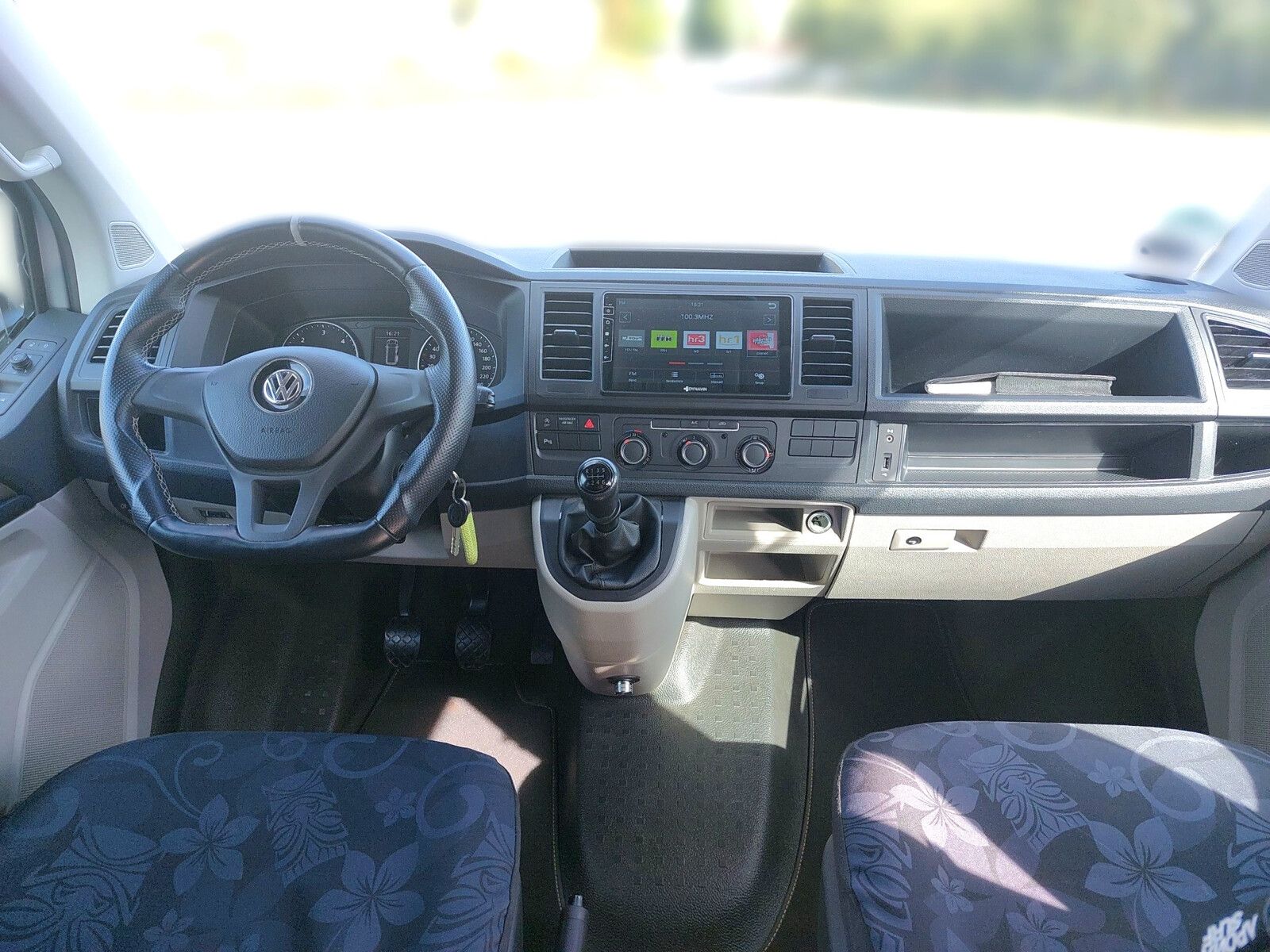 Fahrzeugabbildung Volkswagen Sonstige T6 ähnlich California  Camper