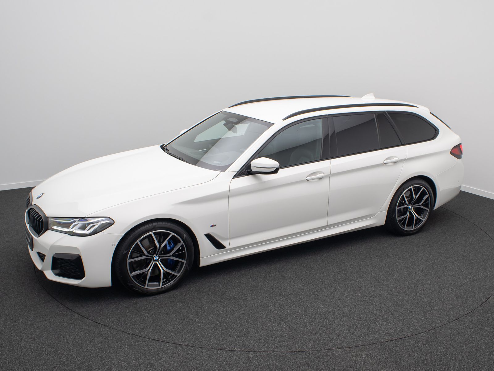 Fahrzeugabbildung BMW 530d xD M Sport DAB Kamera HUD Laser 4*Klima 19"