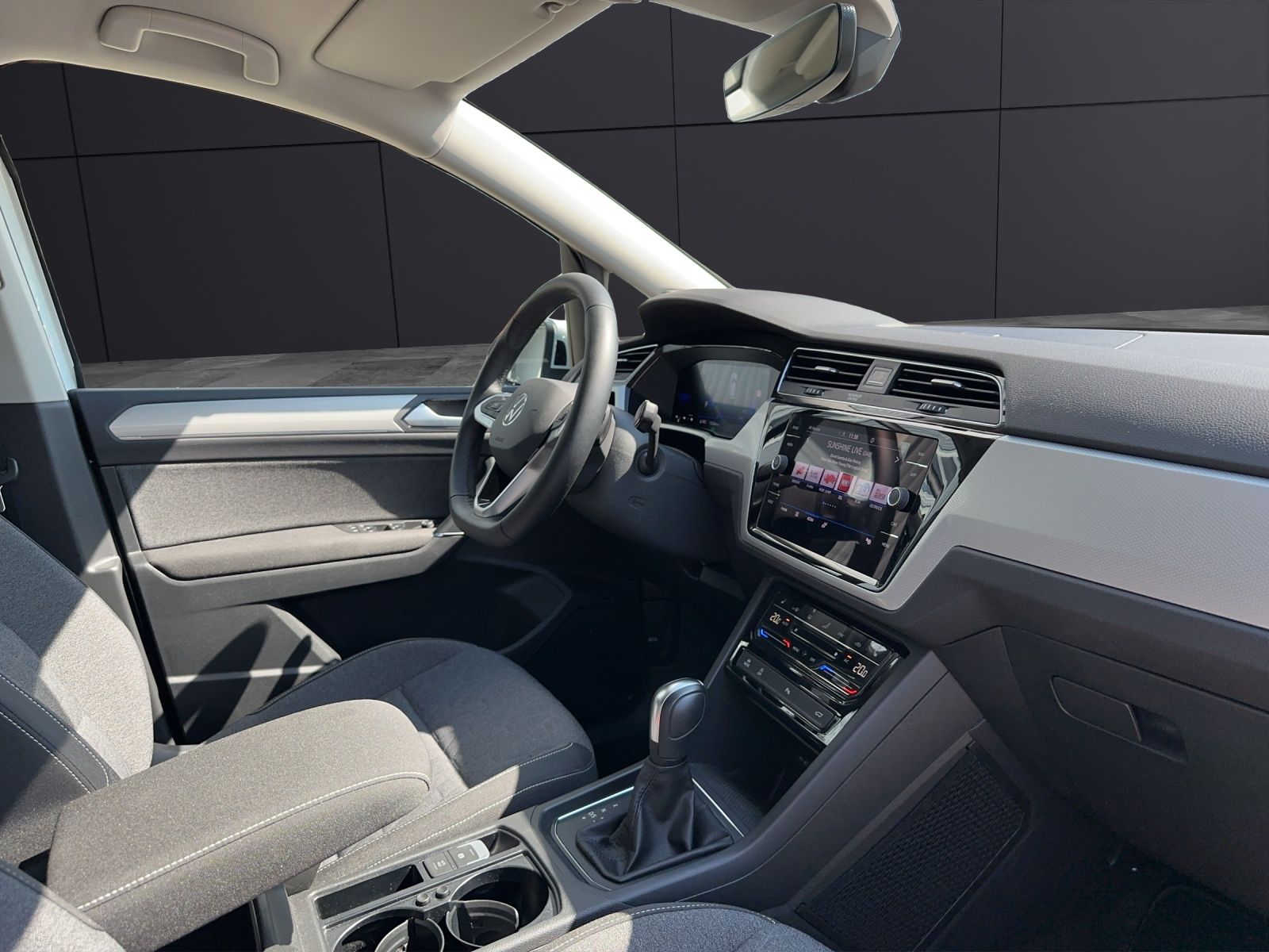 Fahrzeugabbildung Volkswagen Touran 2.0 TDI Move 7-Sitzer DSG Matrix ACC 17"