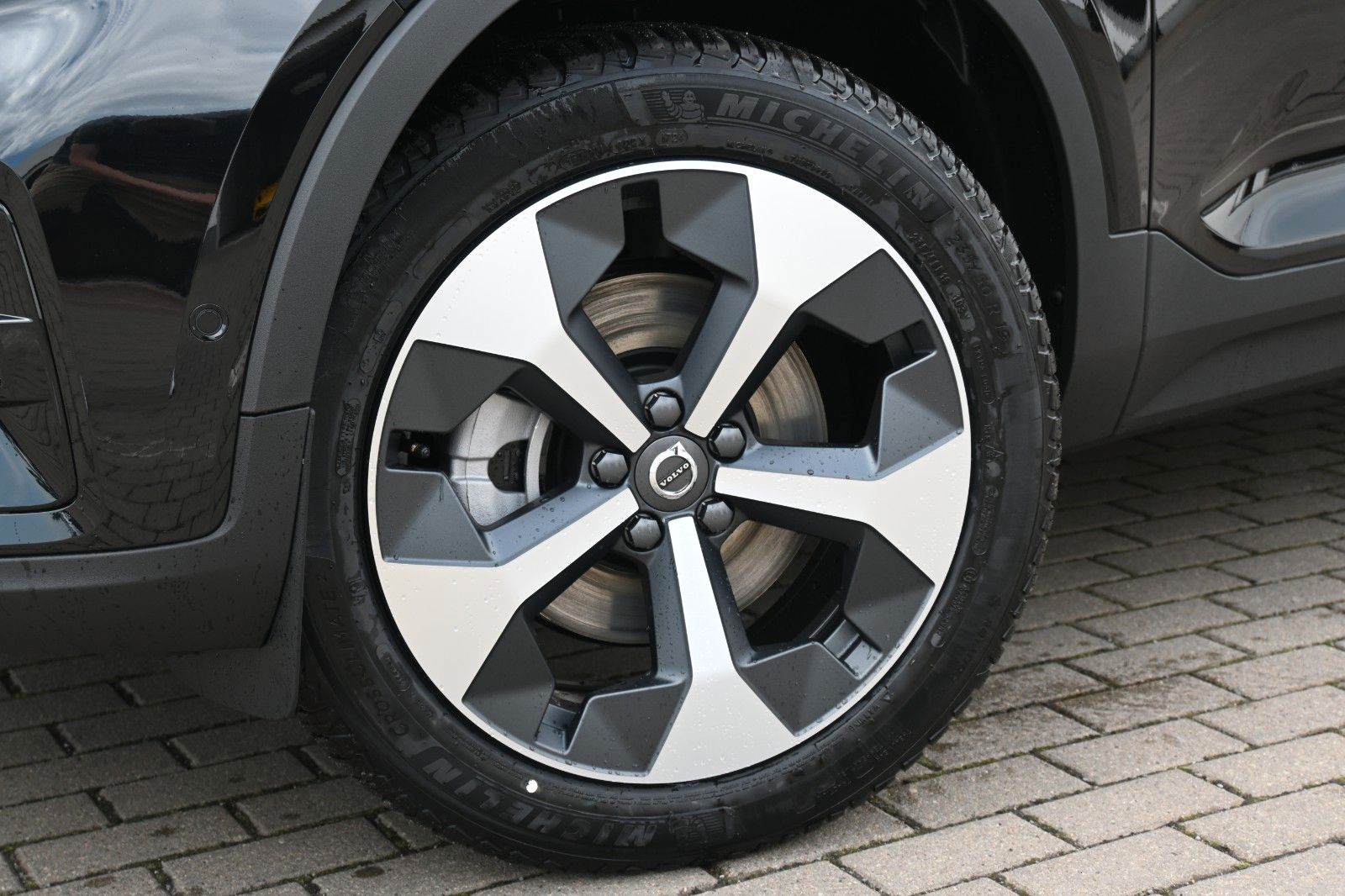 Fahrzeugabbildung Volvo XC40 B3 DKG Plus Dark*FSHZG*360°*AHK*AllSeason