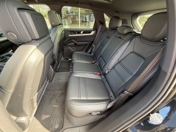 Porsche Cayenne - 8