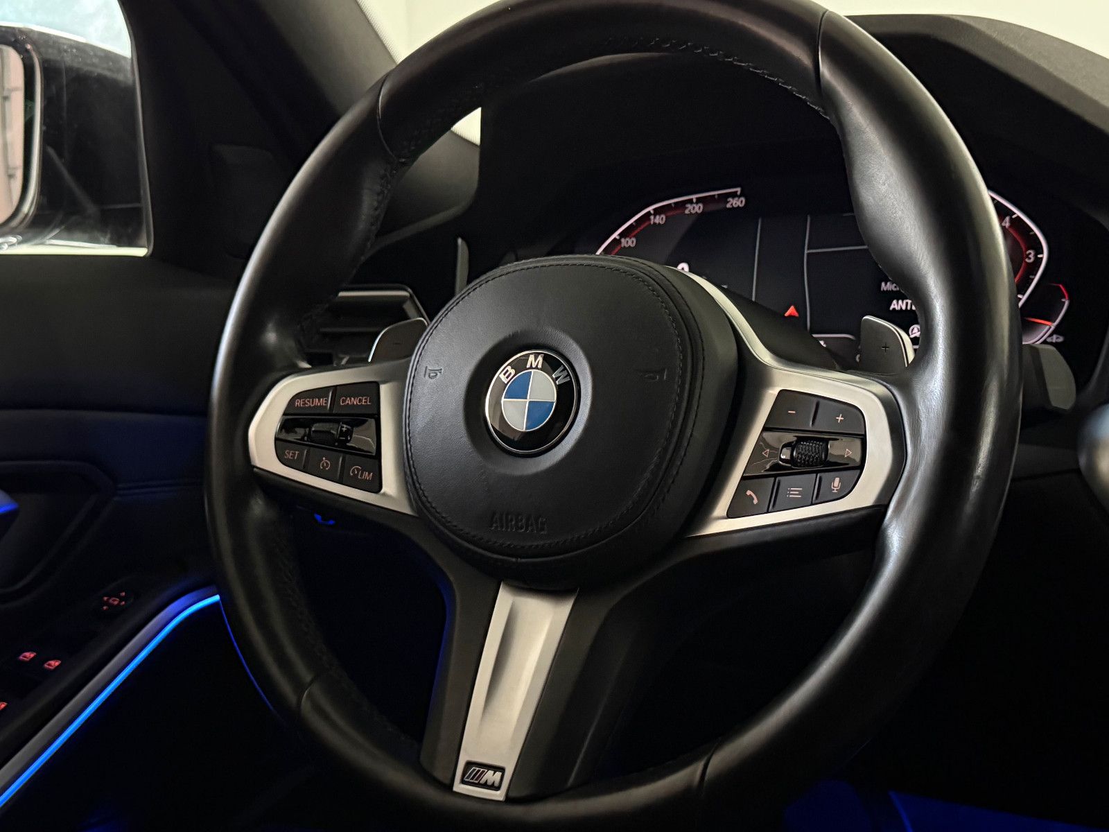Fahrzeugabbildung BMW 330 i Lim. M SPORT/LED/VRTL COCKPIT/AMBIENTE