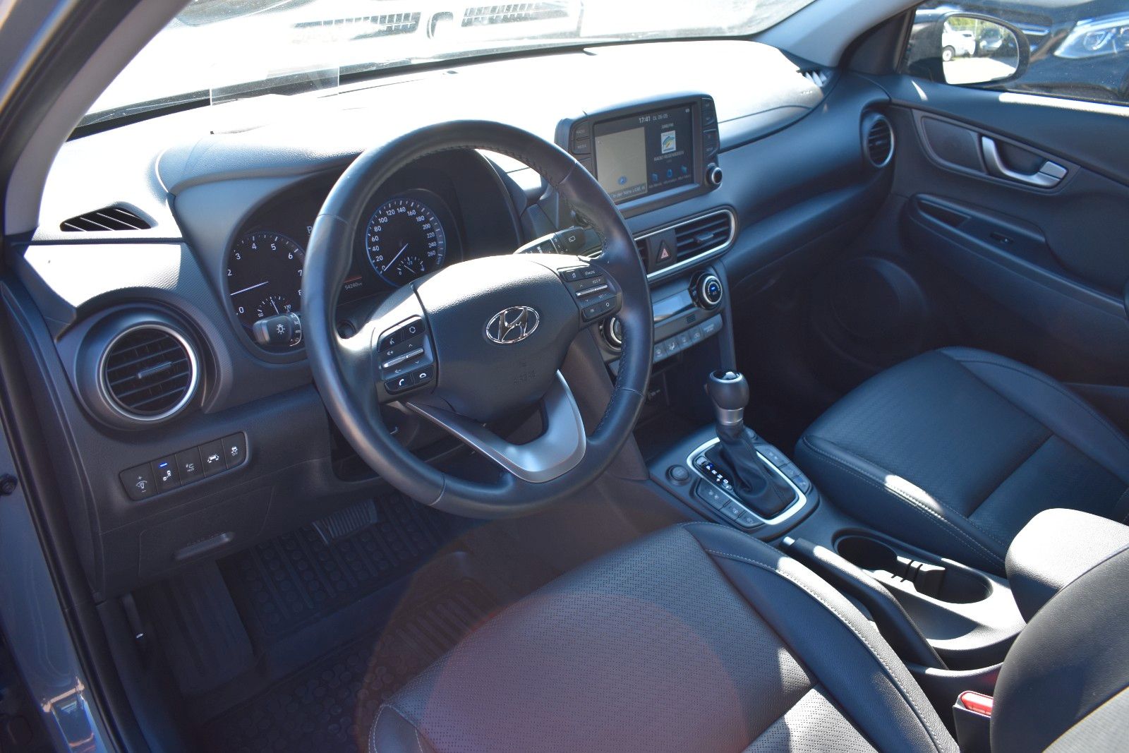 Fahrzeugabbildung Hyundai Kona Premium 4WD HUD LED ACC Automatik 1.Hand