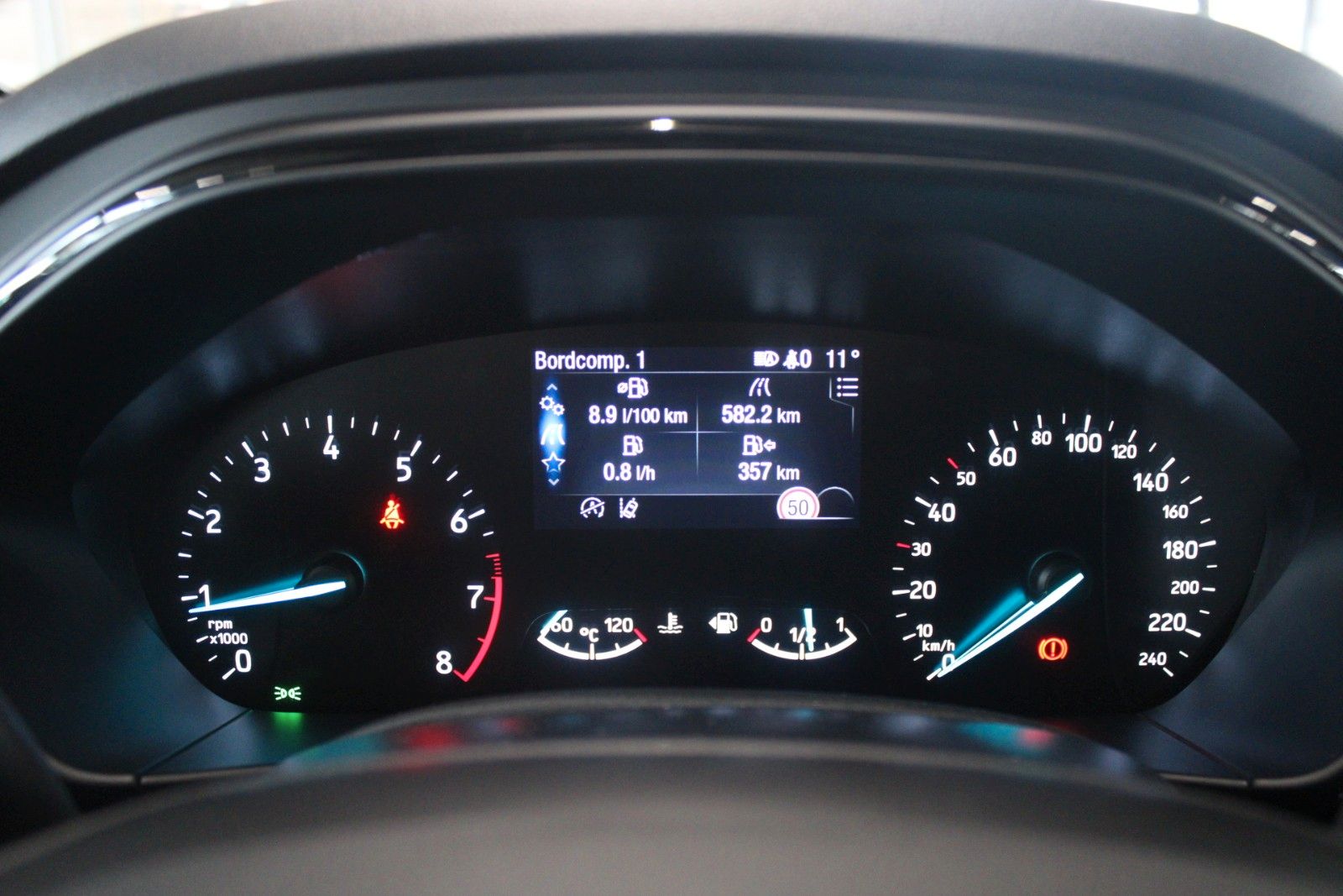 Fahrzeugabbildung Ford Focus 1,5 EB ST-Line Pano HUD LED ACC CAM Winter