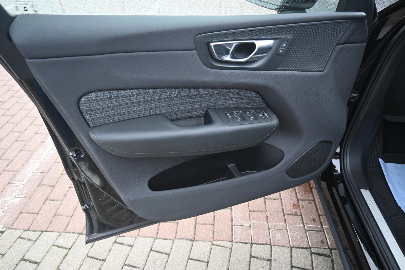 Fahrzeugabbildung Volvo XC60 B4 Benzin Core* LHZG*Allwetter*GoogleMaps*