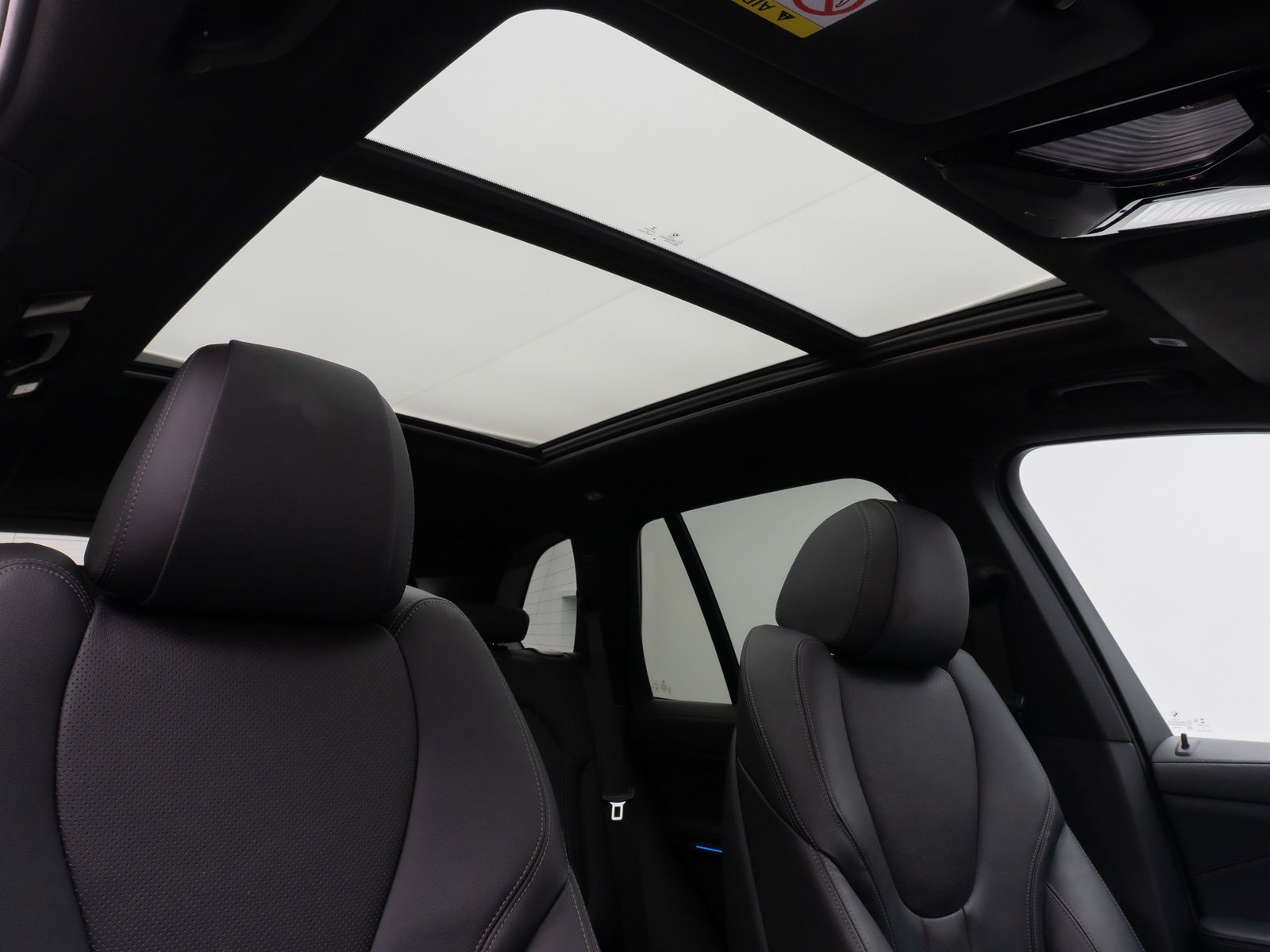 Fahrzeugabbildung BMW X5 xD45e M Sport Panorama 360° HUD DAB HiFi 21"