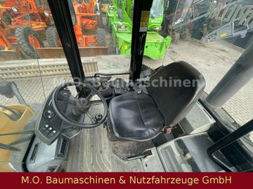 Fahrzeugabbildung CAT 906  / Schaufel /Palettengabel /  SW /