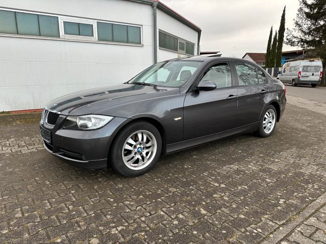 BMW 320i Lim. Aut. *Navi*Leder*PDC vo./hi.*