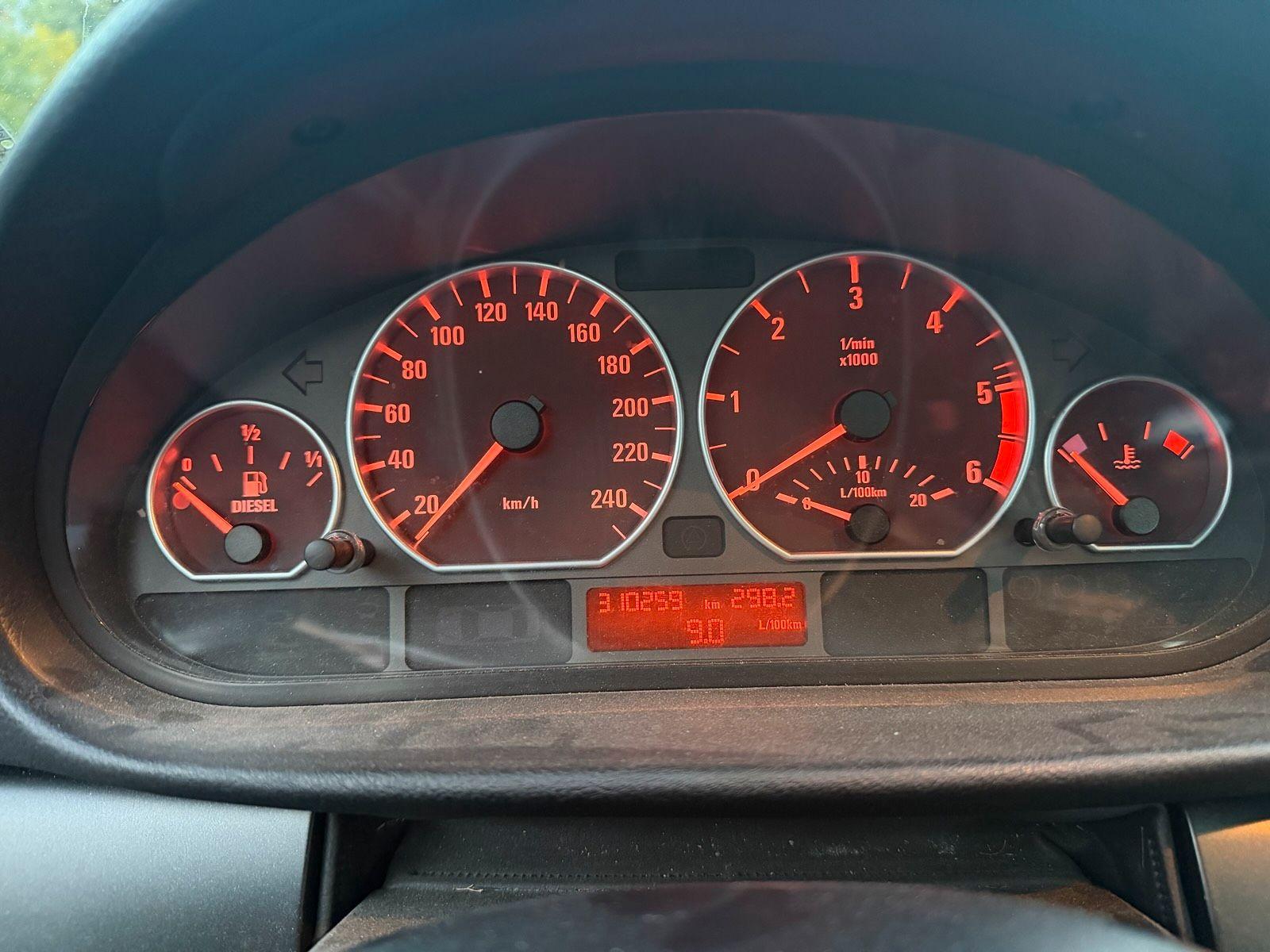 BMW 330 2004 — photo 11