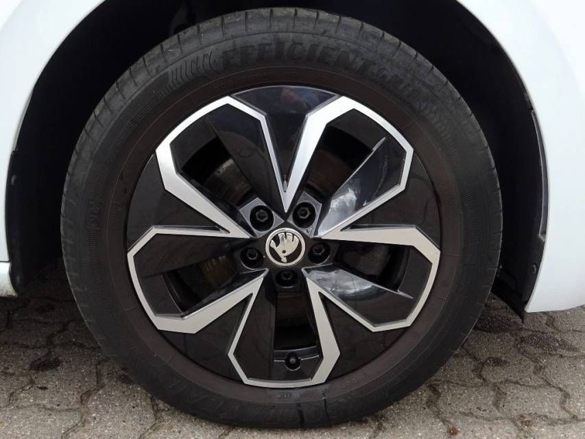 Fahrzeugabbildung SKODA Scala 1,6 TDI Drive 125 Navi RFK AHK