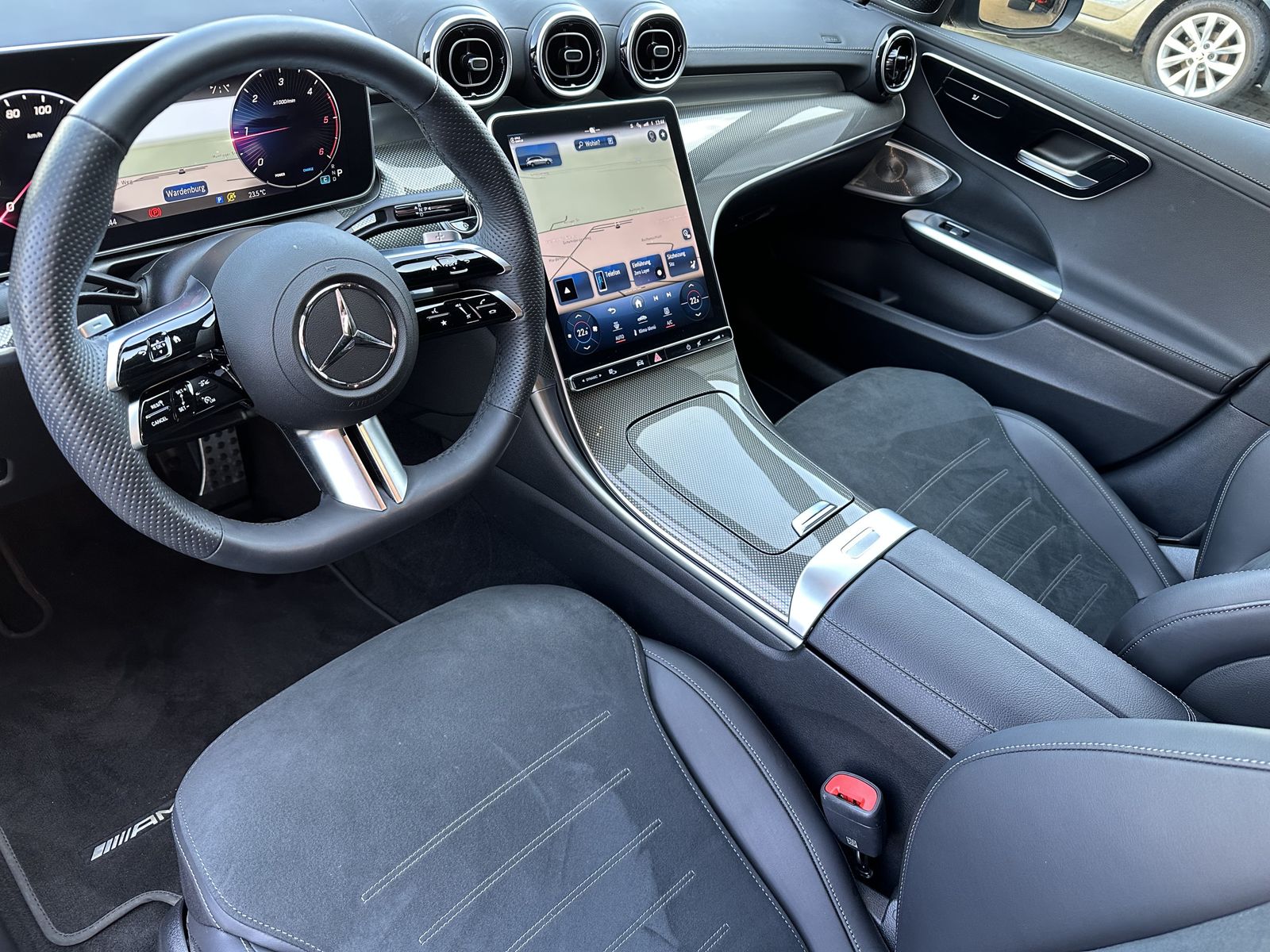 Fahrzeugabbildung Mercedes-Benz C 220d T 4Matic AMG-Line NAV+LED+DISTRONIC+360°