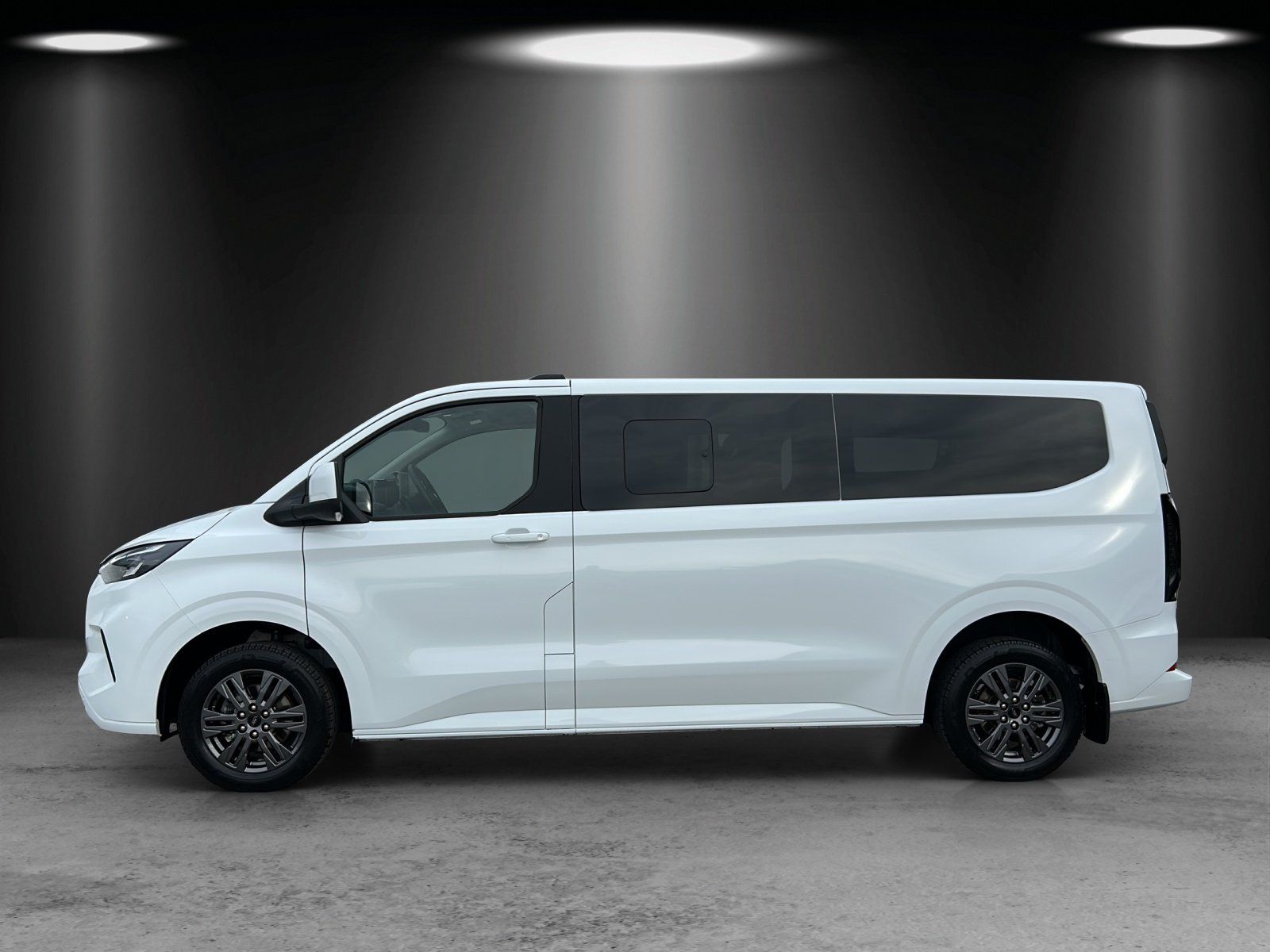 Fahrzeugabbildung Ford Tourneo Custom L2 Titanium Aut./LED/AHK/KAMERA/