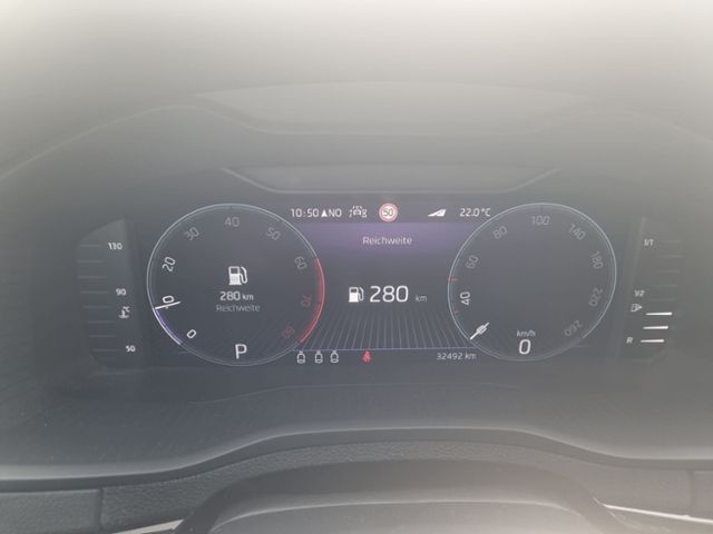 Fahrzeugabbildung SKODA Karoq 1,5 TSI DSG Sportline NAVI LED MATRIX AHK