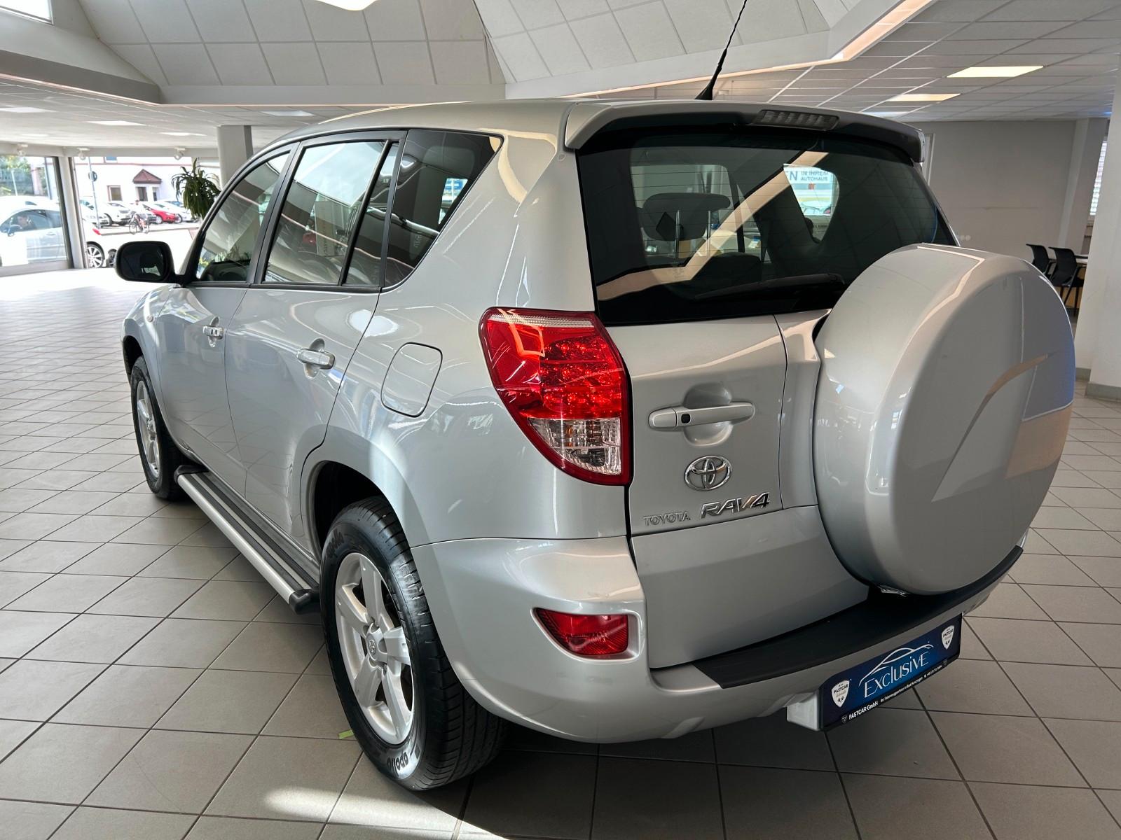 Toyota RAV4 2.0 VVT-i 152 ch 4x4 Executive • Boîte auto • 95 000 km • Cuir • Clim auto