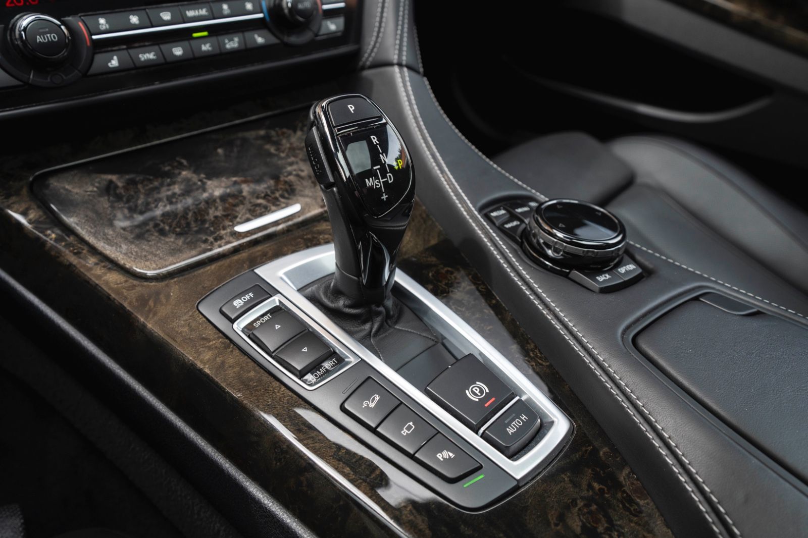 Fahrzeugabbildung BMW 650i xDrive Coupé M-SPORTPAKET HUD H&K LED KAM