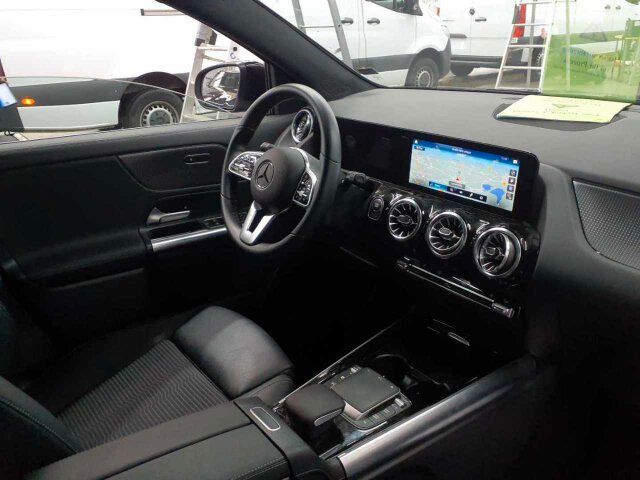 Fahrzeugabbildung Mercedes-Benz EQA 300 4Matic Progressive+RKamera LED+IHC+TOTW+