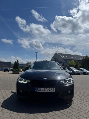 BMW 330d XDrive Touring Advantage 