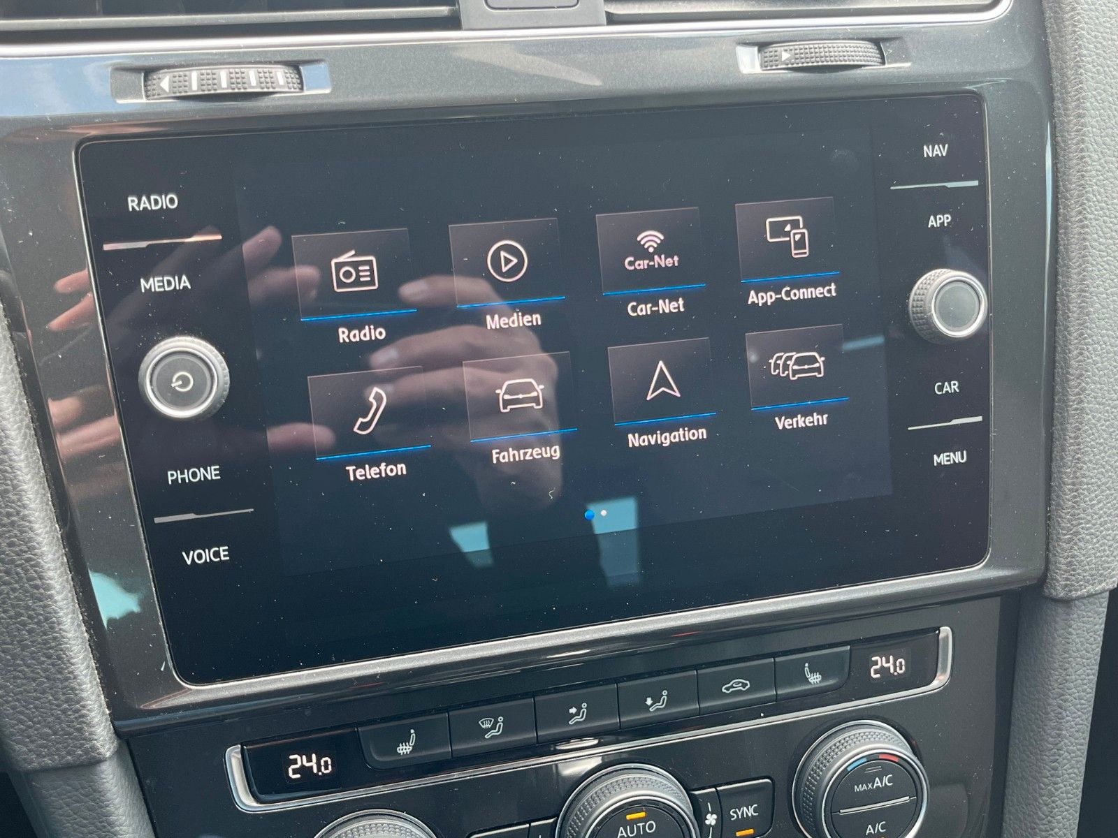 Fahrzeugabbildung Volkswagen Golf VII 1.0 Lim. Comfortline DSG Navi PDC 1.HD