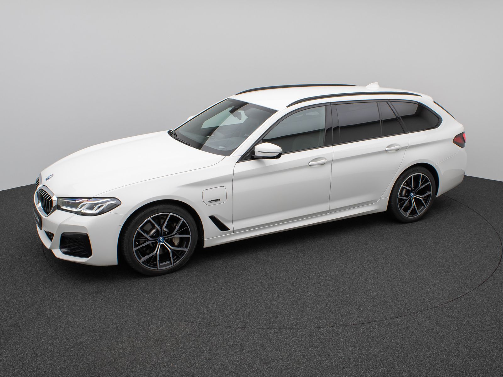 Fahrzeugabbildung BMW 530e xD M Sport 360°Laser HUD DAB H/K AHK Komfor