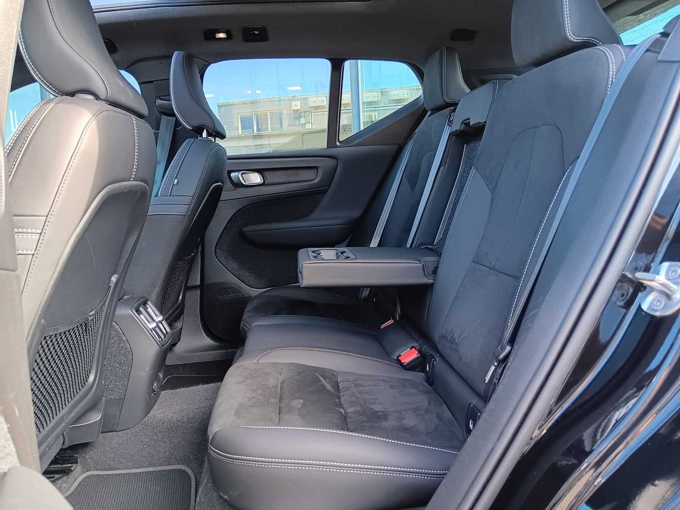 Fahrzeugabbildung Volvo XC40 Recharge Single Pro 'Glasdach, 360, e-Sitze