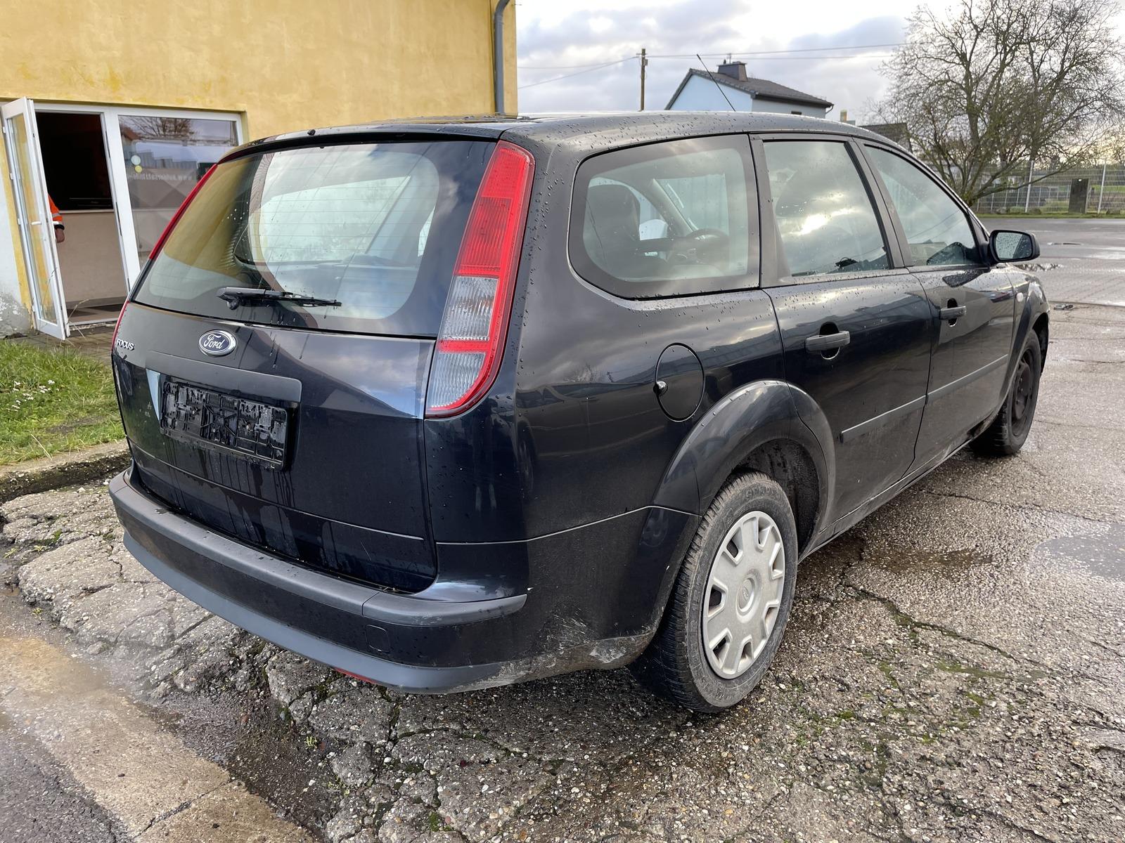 Ford Focus 2006 — салон