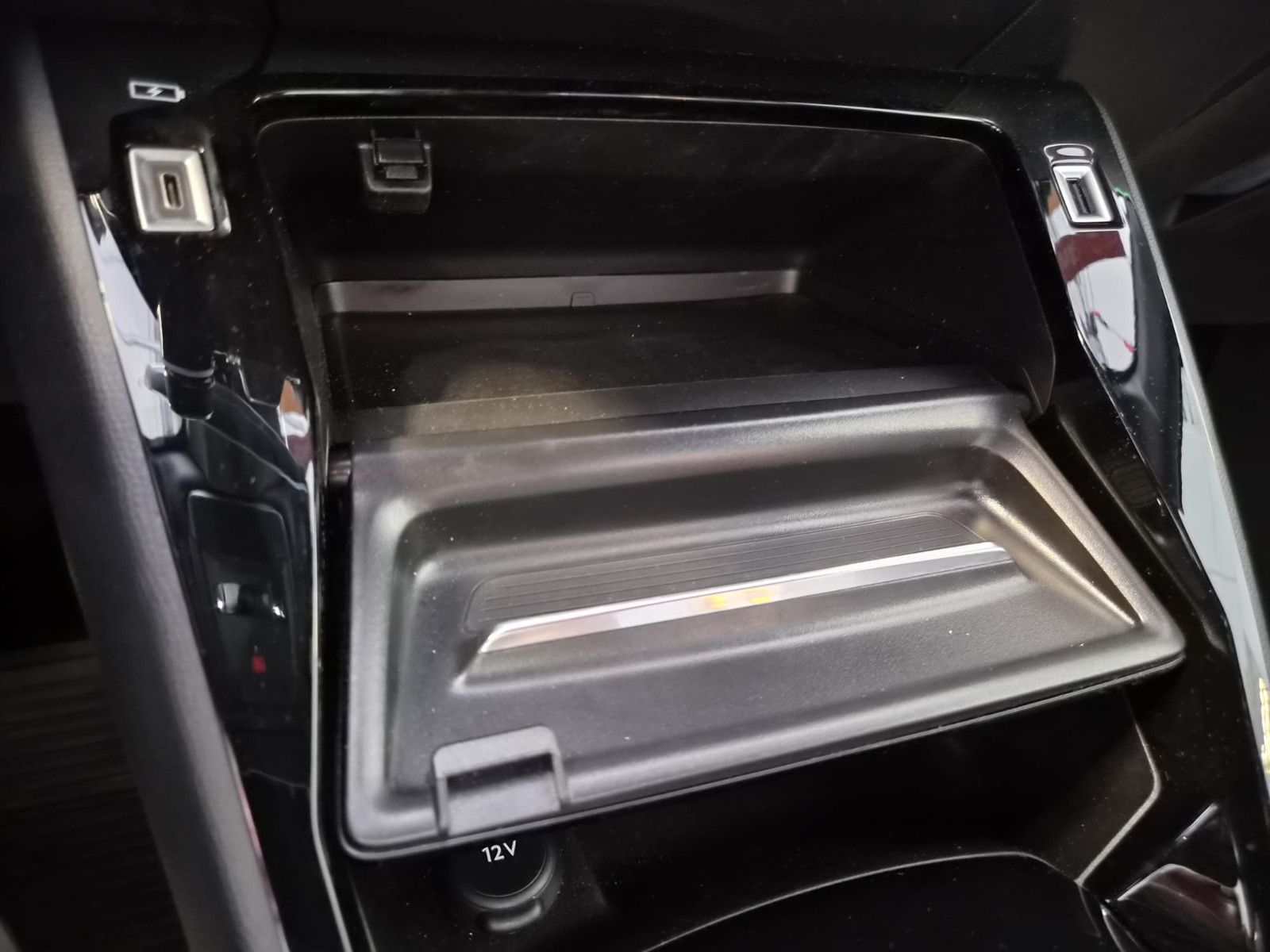 Fahrzeugabbildung Peugeot 208 GT / LED / NAVI / KAMERA / SCHECKHEFT