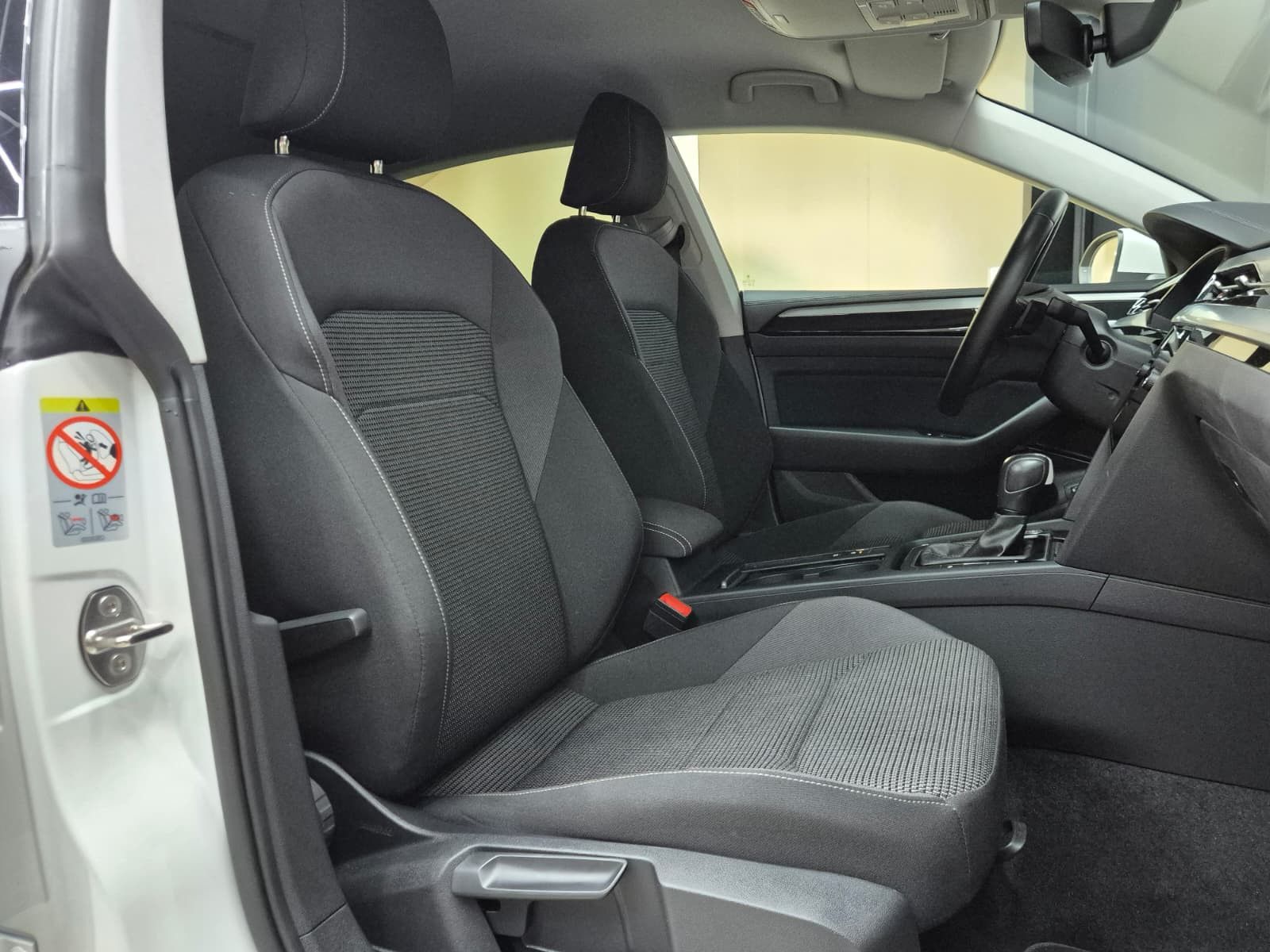 Fahrzeugabbildung Volkswagen Arteon 2.0 TDI DSG >VIRTU+NAVI+SHZ+LED+PDC+ACC+