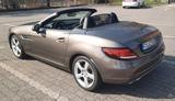 Mercedes-Benz SLC 200 - MB-SHG*Airscarf*2. Hd*Navi*Bremsen neu - mit Benzin-Antrieb: Braun, Cabrio