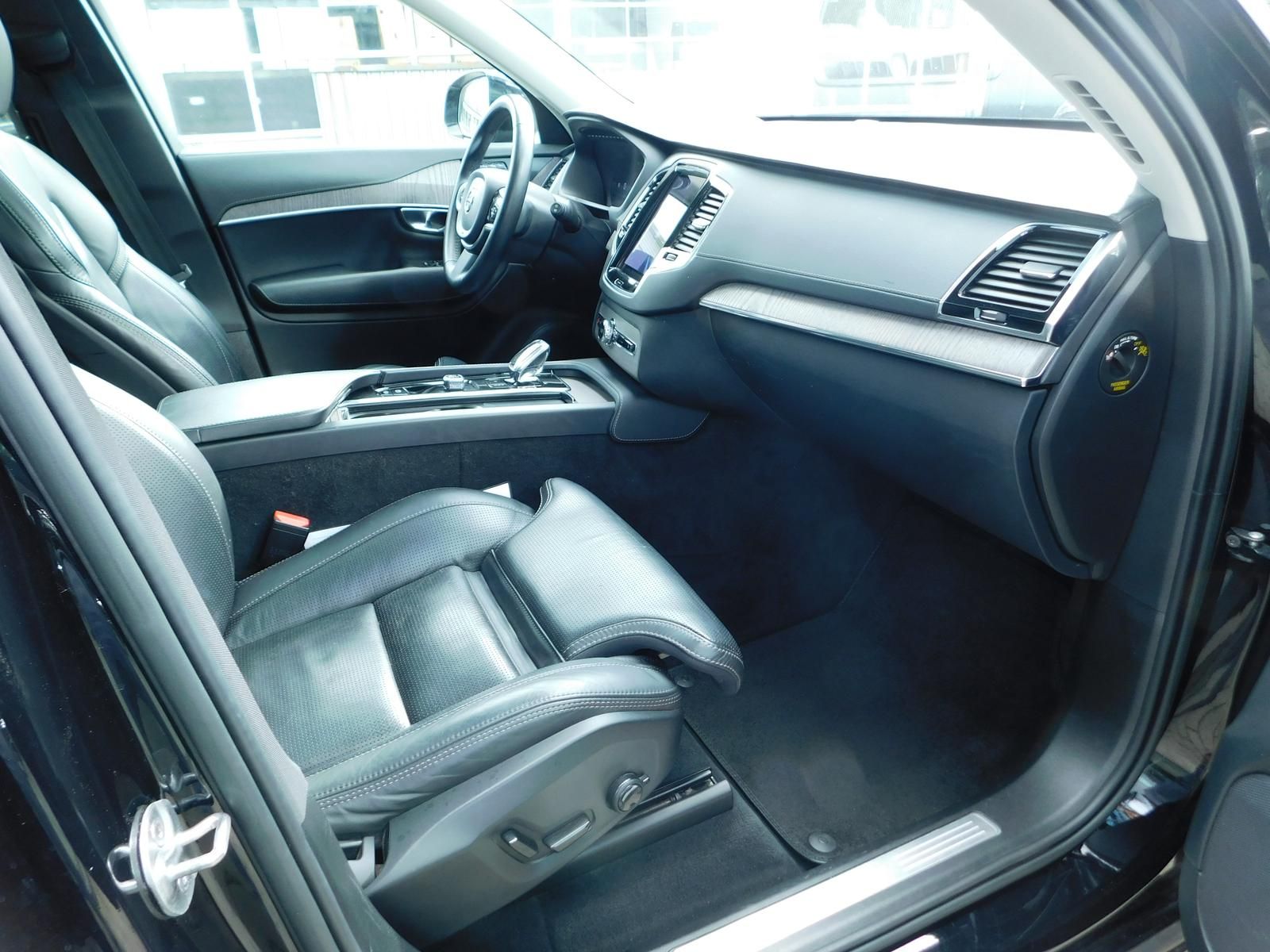 Fahrzeugabbildung Volvo XC90 B5 D Plus Dark
