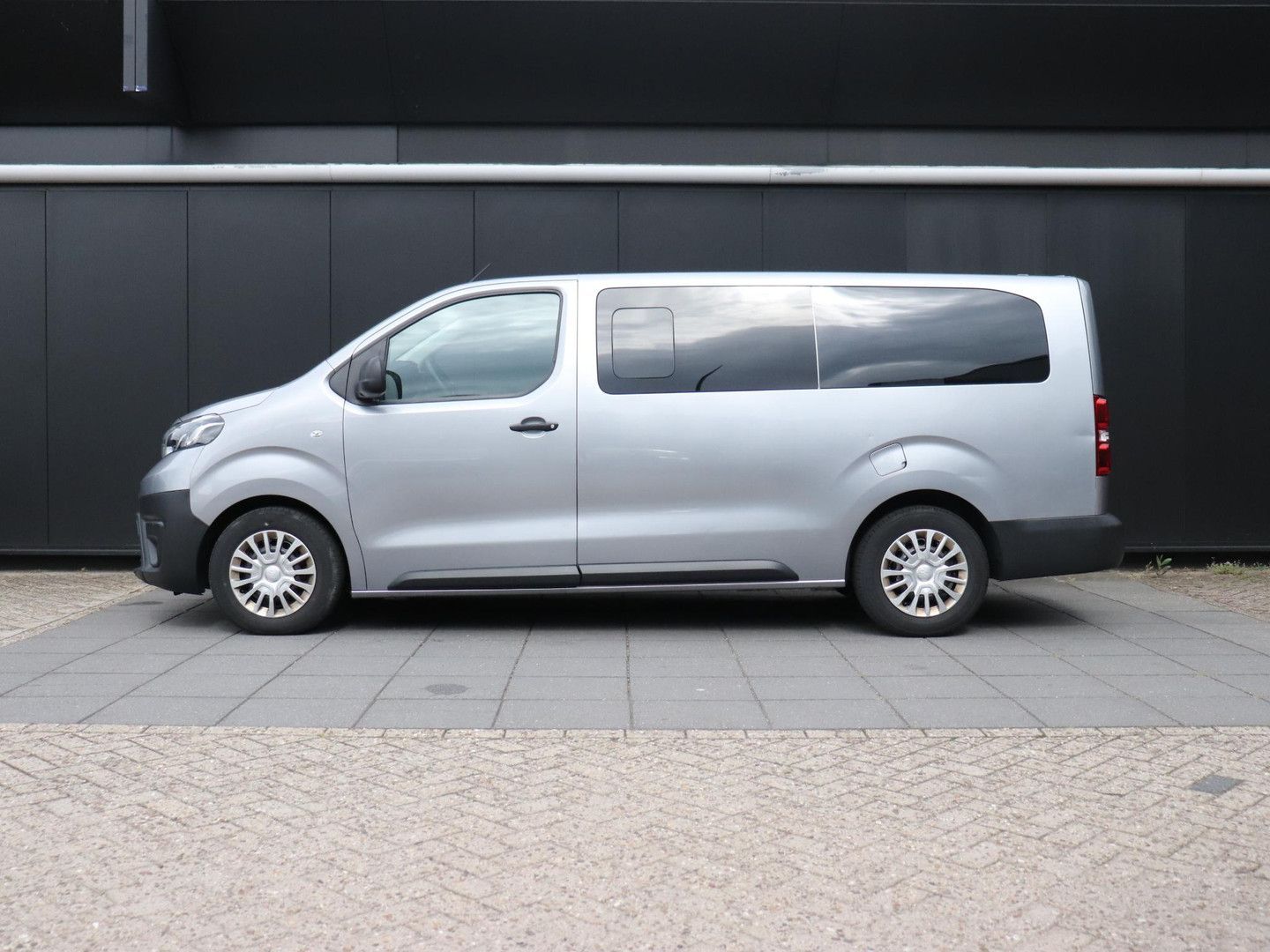 Toyota Proace Shuttle 1.5 D-4D Cool Long | 9 PERS. | CR imagem 2