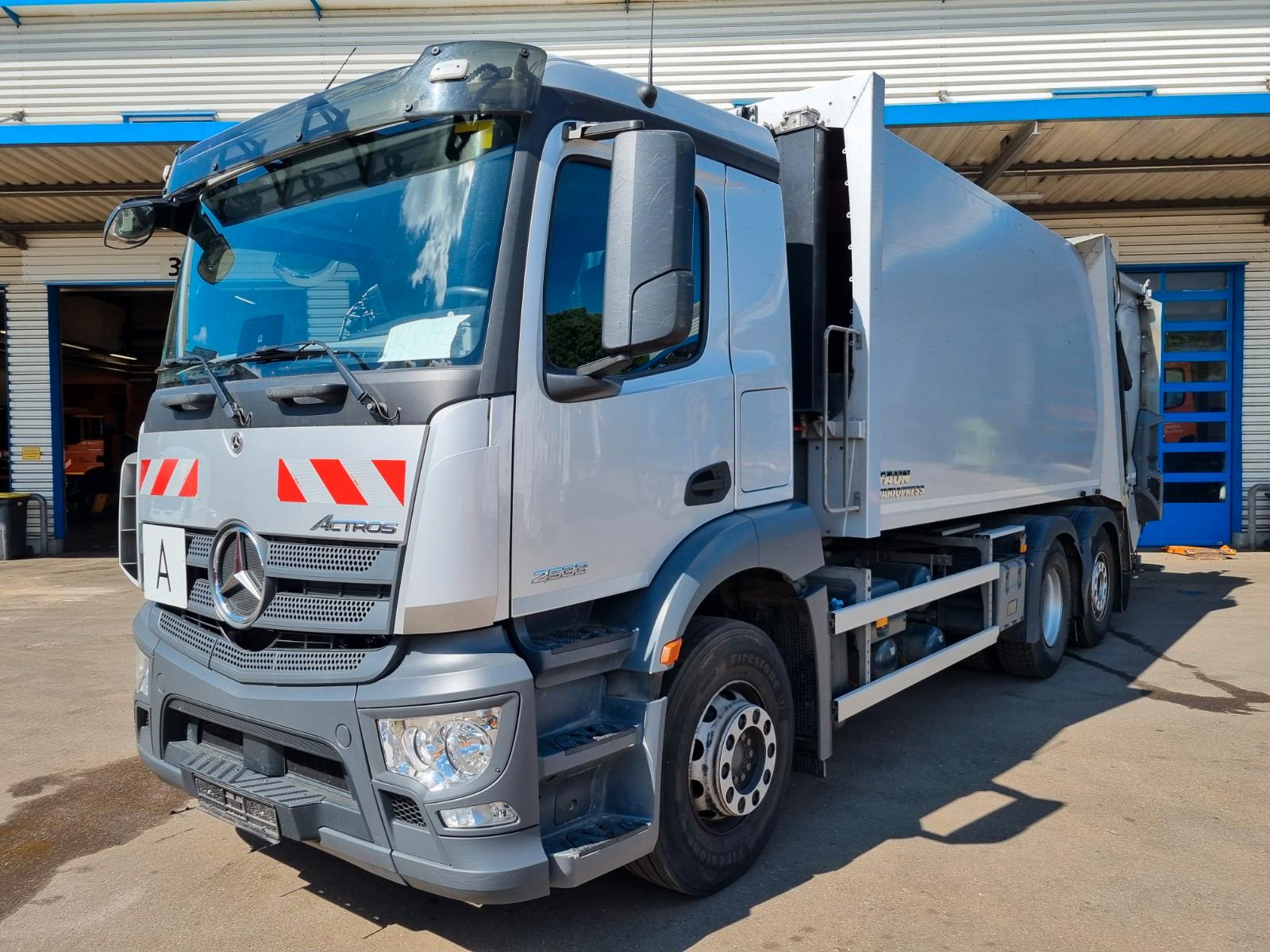 Mercedes-Benz Actros 2533 mit FAUN VARIOPRESS 524