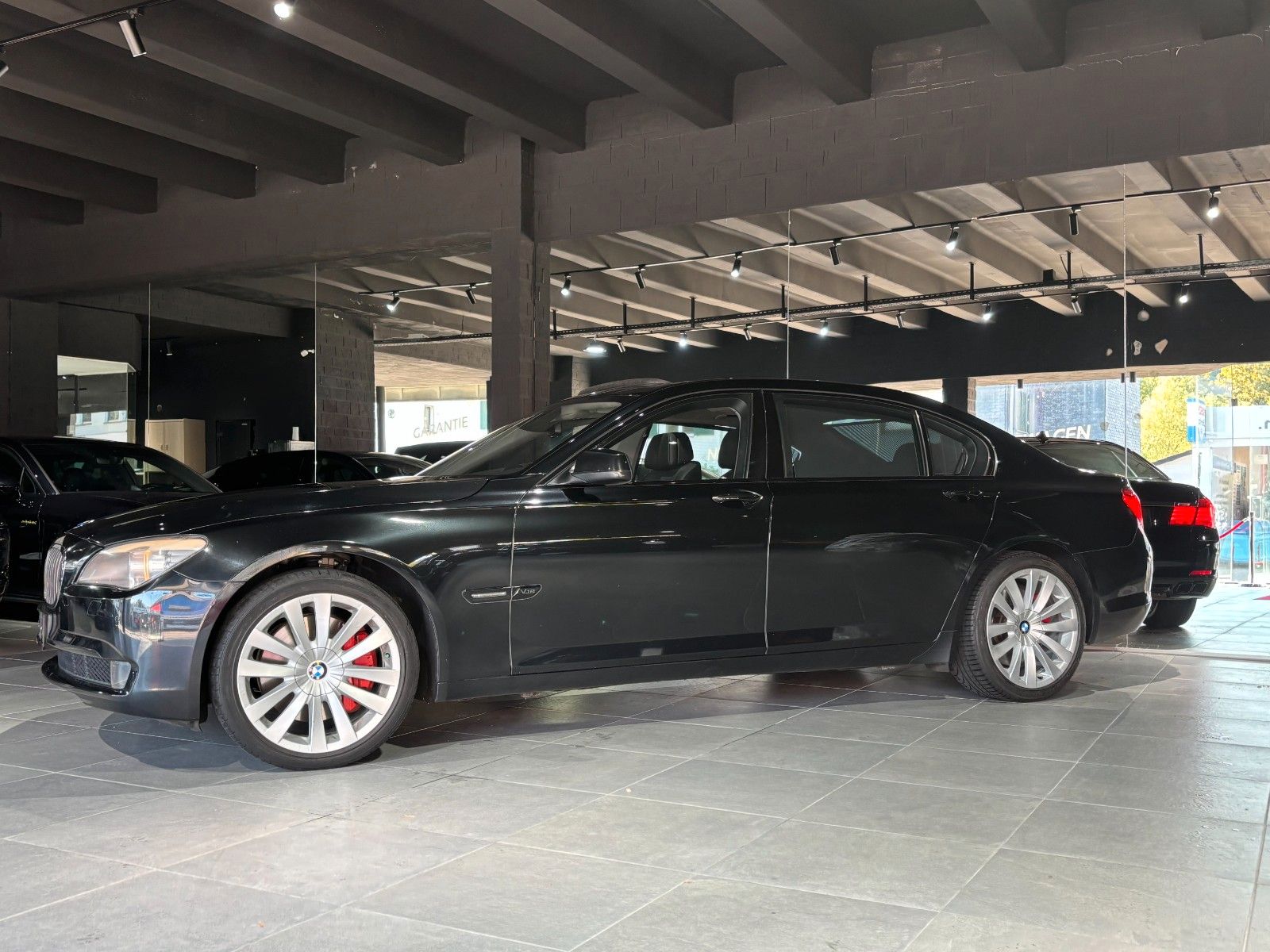 Fahrzeugabbildung BMW 760i L V12/MASSAGE/MEMORY/HUD/SCHIEBEDACH/KAMERA