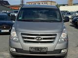 Hyundai H-1 Starex /SHZ/NAVI/EURO 6 - Hyundai H-1 Starex mit Diesel-Antrieb: Automatik