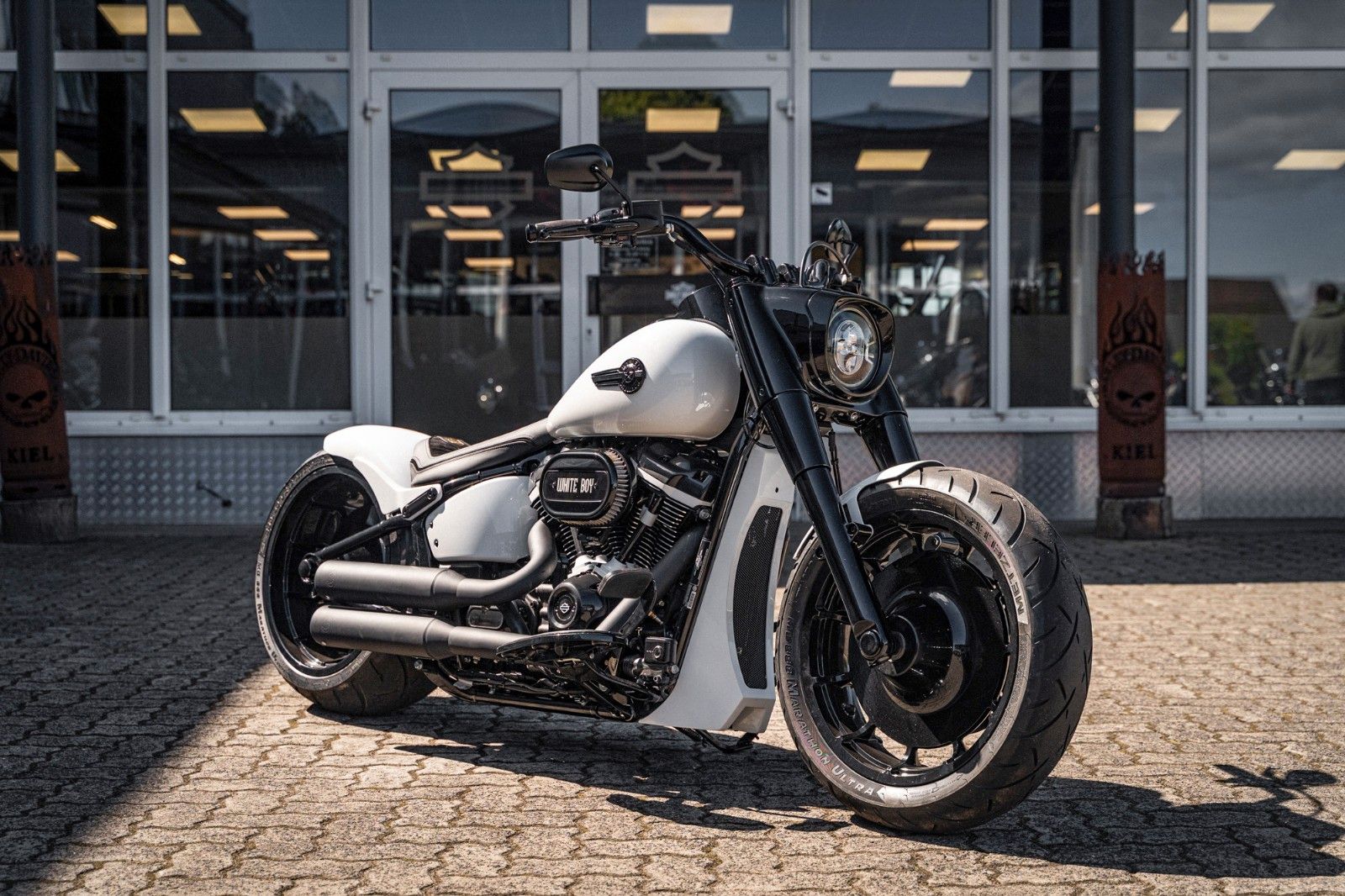 Fahrzeugabbildung Harley-Davidson WHITE FAT BOY FLFBS 114 MY24 -KESSTECH-